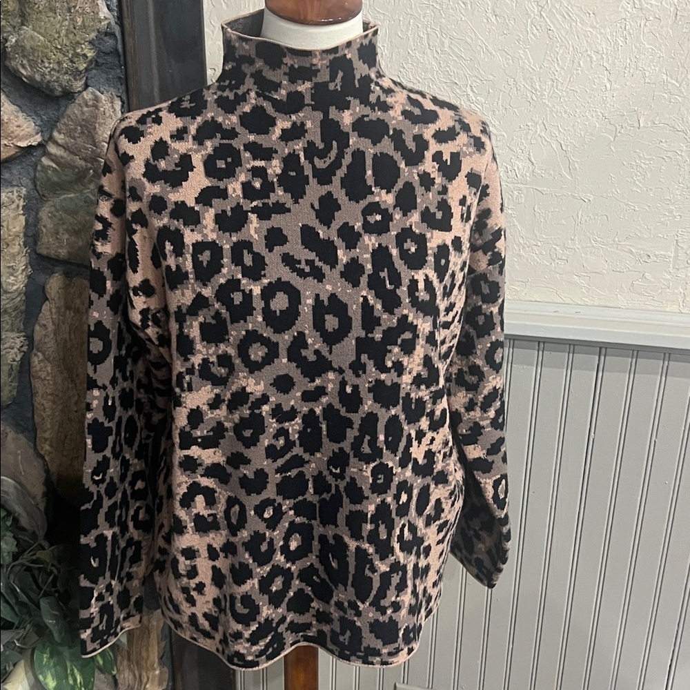 Nicole Miller Black and Tan Knit Sweater